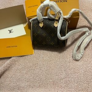 Fashion purse (dimensions 6.25 x 4.25 x 3)